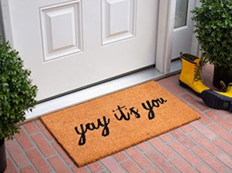 Calloway Mills AZ106051729 Yay It's You Doormat