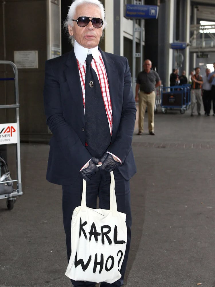 Karl Lagefeld carrying a 'Karl Who?' tote bag