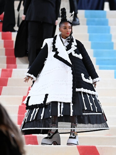 Janelle Monae در مراسم Met Gala 2023 در حال جشن گرفتن دیده می شود "کارل لاگرفلد: خطی از زیبایی"در تاریخ 1 و 2 می ...