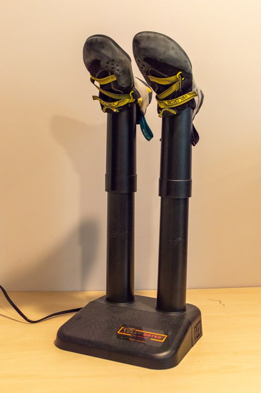 Peet shoe dryer with climbing shoes inserted