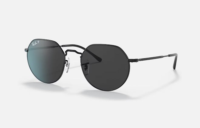 Need cool gifts for dad this father's day? Get him the Jack hexagonal aviators in black.