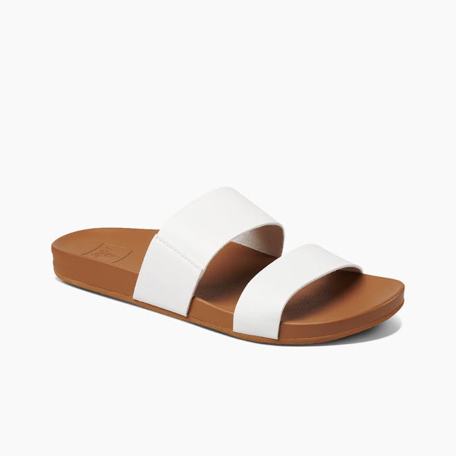 Summer sandals 2023: these modern Reef Cushion Vista Slides are like cute birkenstocks.