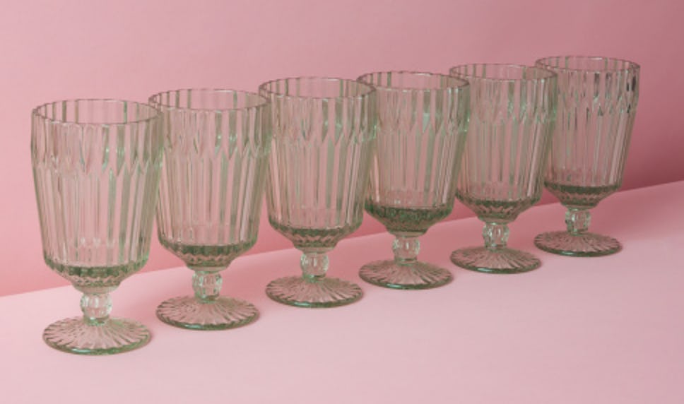 Here&rsquo;s what you need to know about the Timeless Glamour home decor trend.