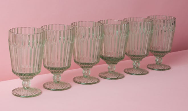 Here’s what you need to know about the Timeless Glamour home decor trend.