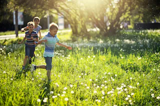 7 Old School Outdoor Games To Channel A '90s Summer