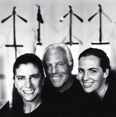سیلوانا آرمانی، جورجیو آرمانی و روبرتا آرمانی در سال 1990.