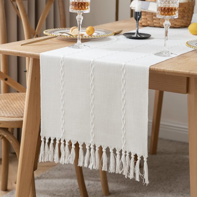 This farmhouse table runner will add a soft and decorative accent to your dining table.