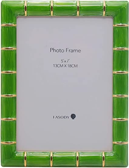 If you&rsquo;re looking for inexpensive ways to decorate your home, consider this green picture frame with&hellip;