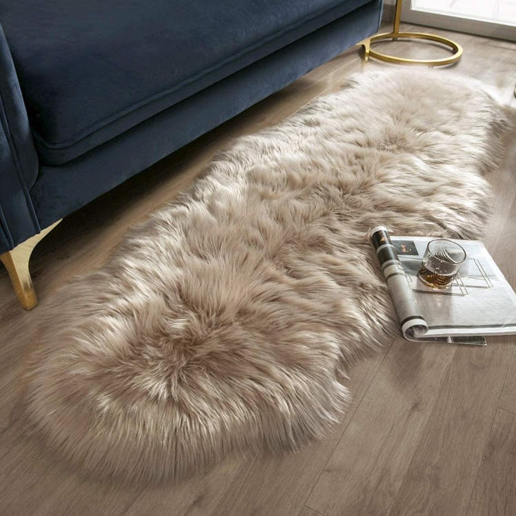 Ashler Faux Sheepskin Rug