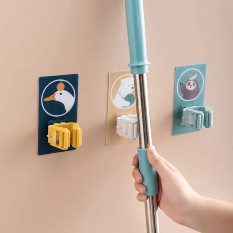 Wall-Mounted Broom Hanger Clip (4-Pack)