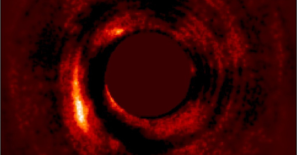 Los astrónomos han captado un raro vistazo del nacimiento de un exoplaneta Los astrónomos han captado un raro vistazo del nacimiento de un exoplaneta