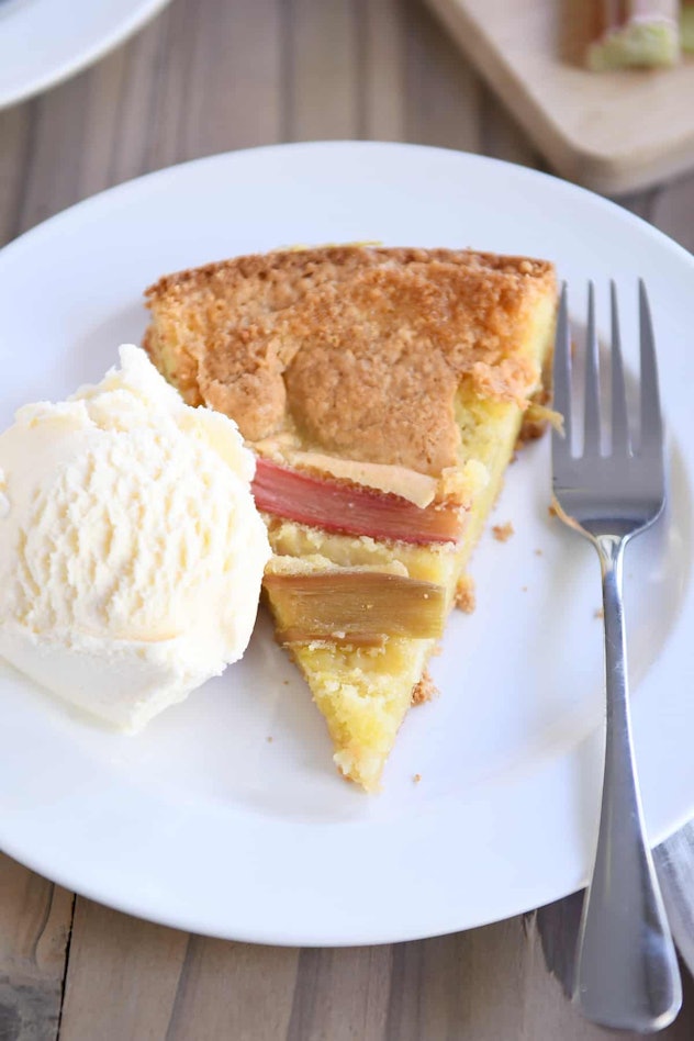 rhubarb custard cake