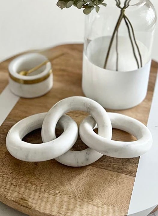 Glimpse &amp; Hollow Marble Chain Link Decor