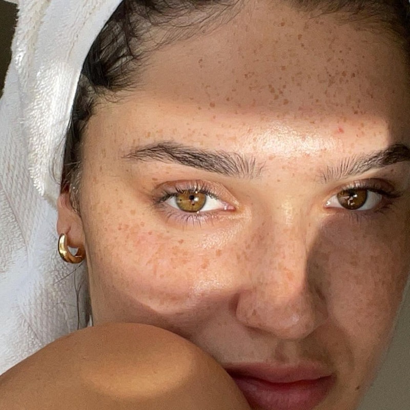 Everything you need to know about skinstreaming, aka simplifying your skin care routine. 