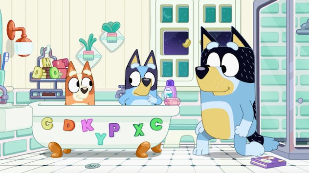Bandit speaking to Bluey and Bingo in the tub.