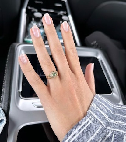 Margot Robbie American manicure