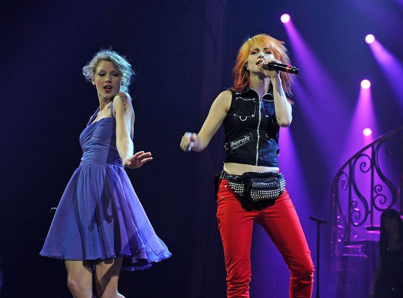 NASHVILLE, TN - SEPTEMBER 16: Taylor Swift and Hayley Williams perform at the Bridgestone Arena on S...