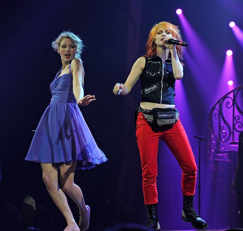 NASHVILLE, TN - SEPTEMBER 16: Taylor Swift and Hayley Williams perform at the Bridgestone Arena on S...