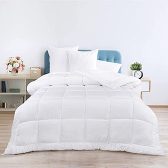 Utopia Bedding All Season Down Alternative Comforter