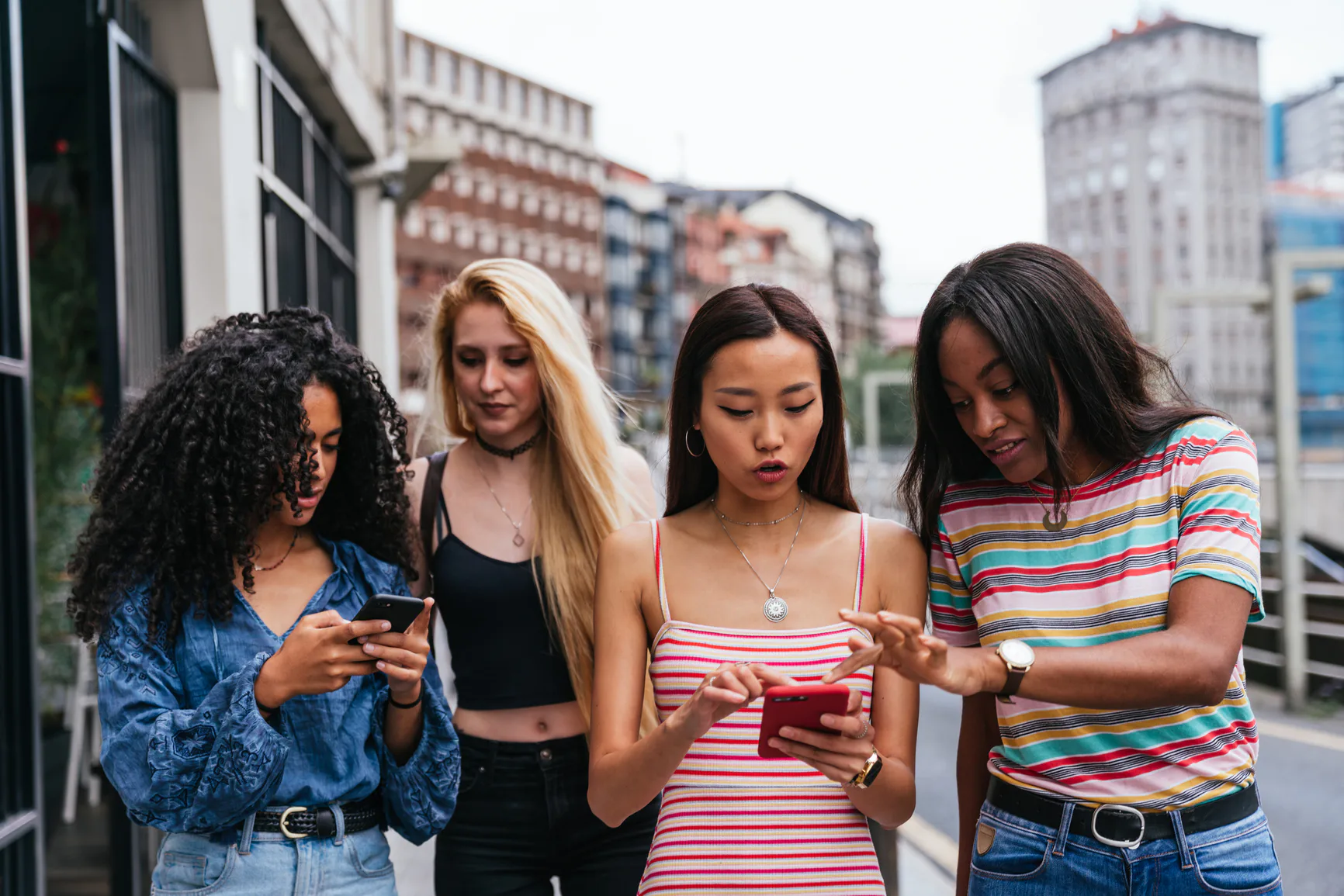Should You Really Post Your "Digital Detox"? - Vimarsana News