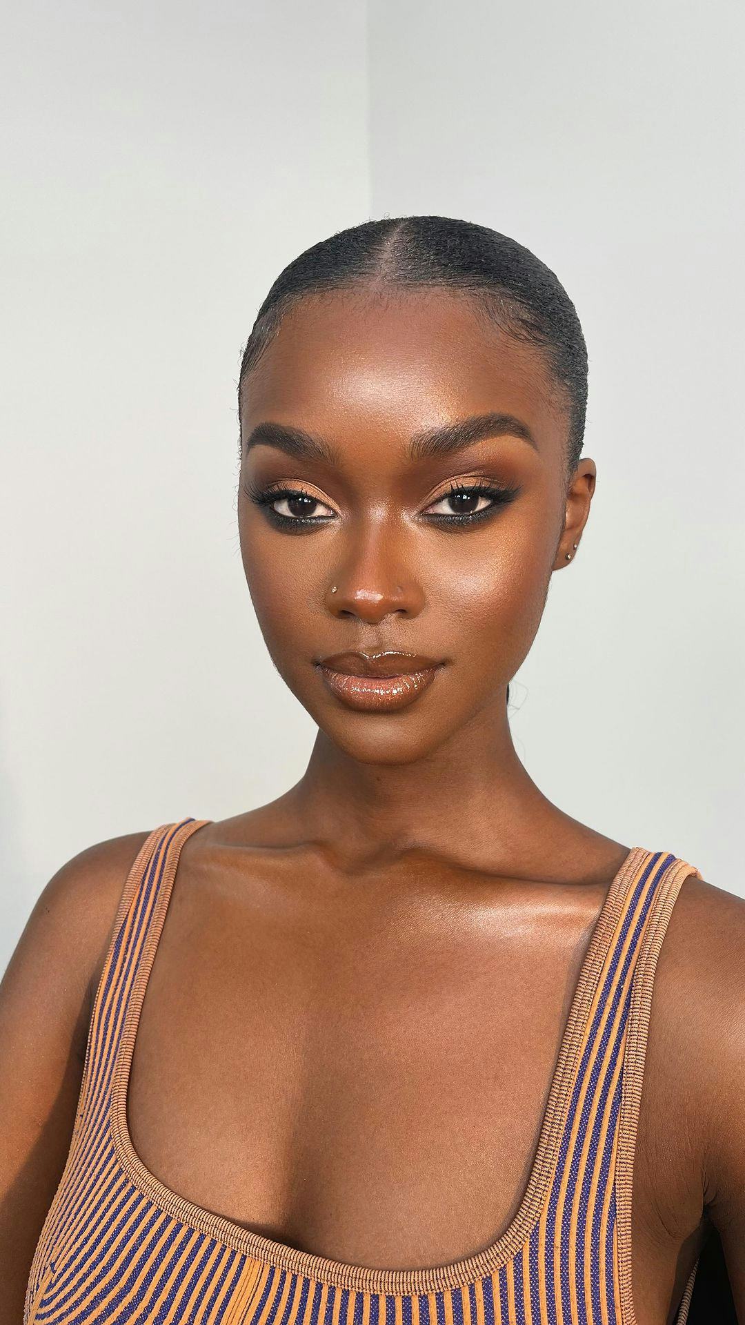 The best eye makeup for each zodiac sign, according to an astrologer.