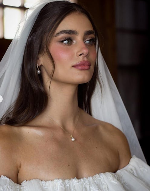 Here's how Taylor Hill's wedding makeup & hairstyle came together.