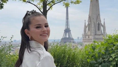 Selena Gomez hair bow in Paris