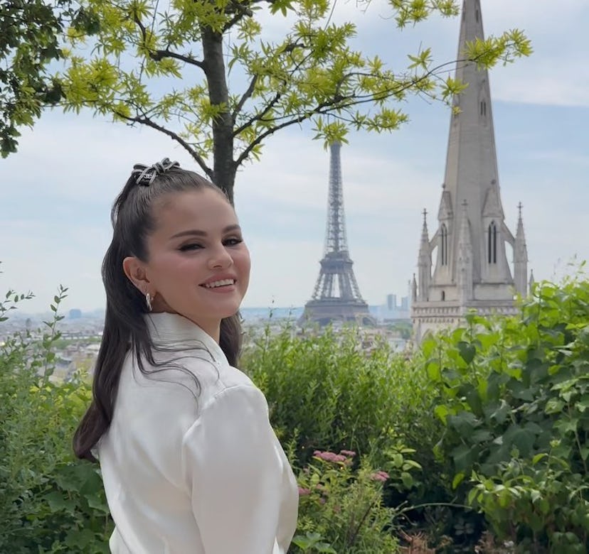 Selena Gomez hair bow in Paris
