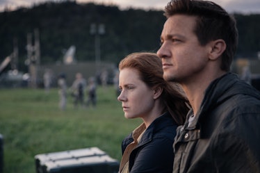 Jeremy Renner and Amy Adams in Arrival.
