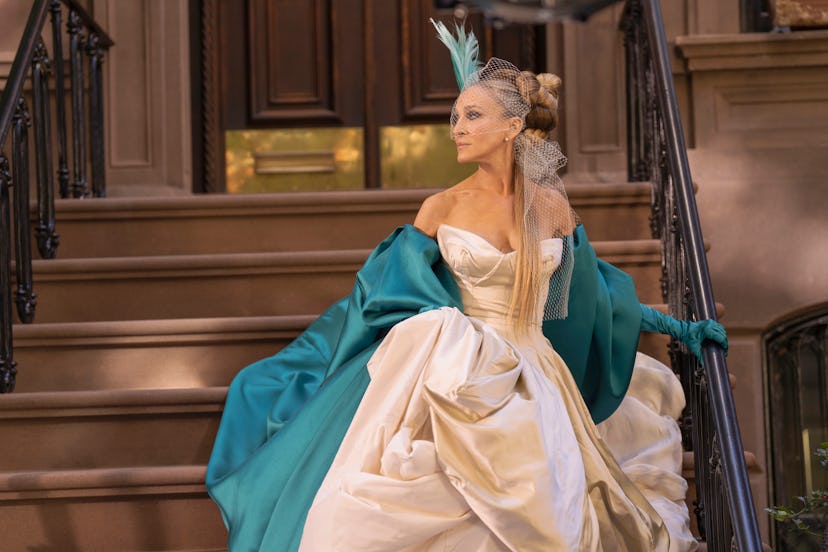 Carrie Bradshaw (Sarah Jessica Parker) re-wears her Vivienne Westwood wedding dress to the Met Gala ...
