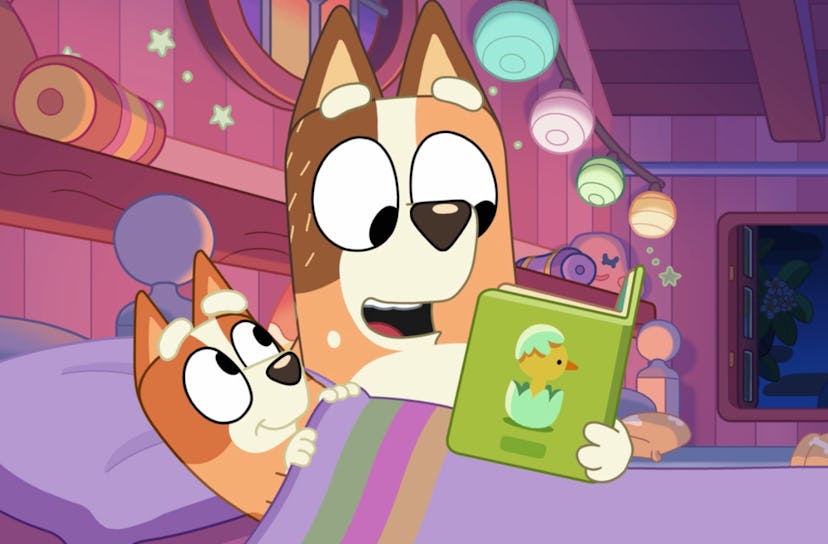 Chilli reading a book to Bingo in 'Sleepytime.'