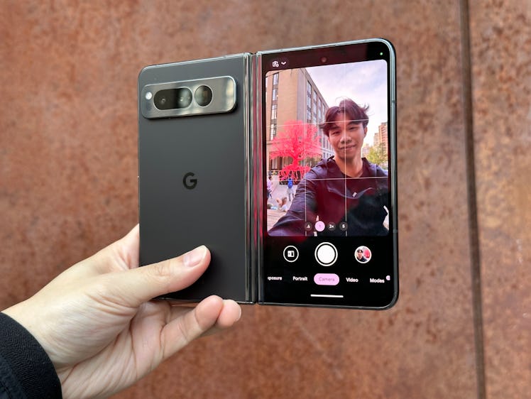 Using Pixel Fold's cover screen as a viewfinder to take a 48-megapixel selfie.