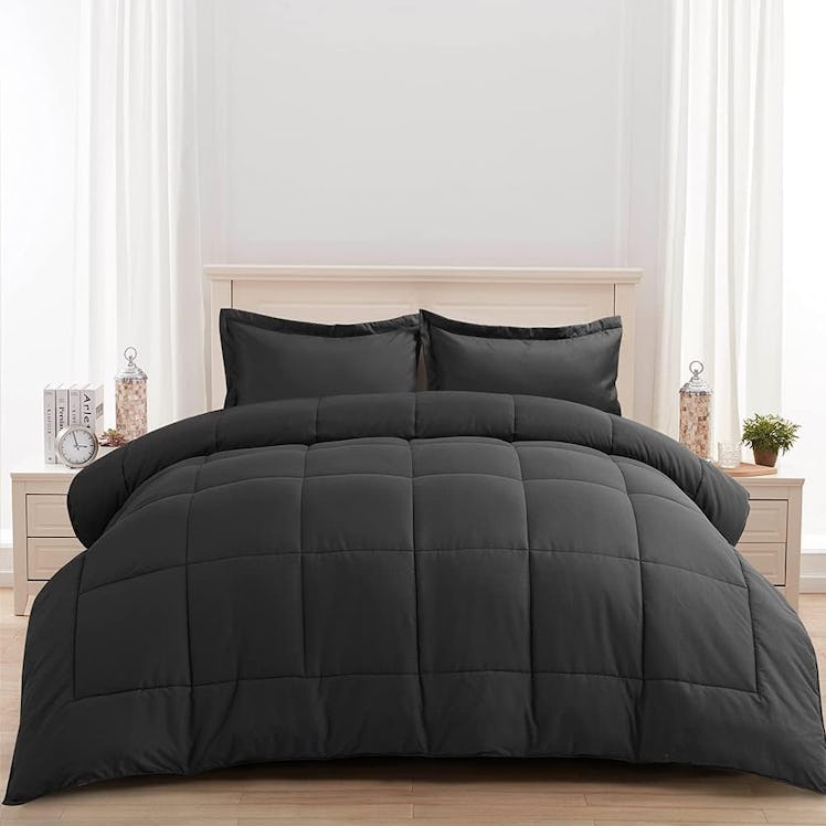 AMGUI Comforter Set (3 Pieces)