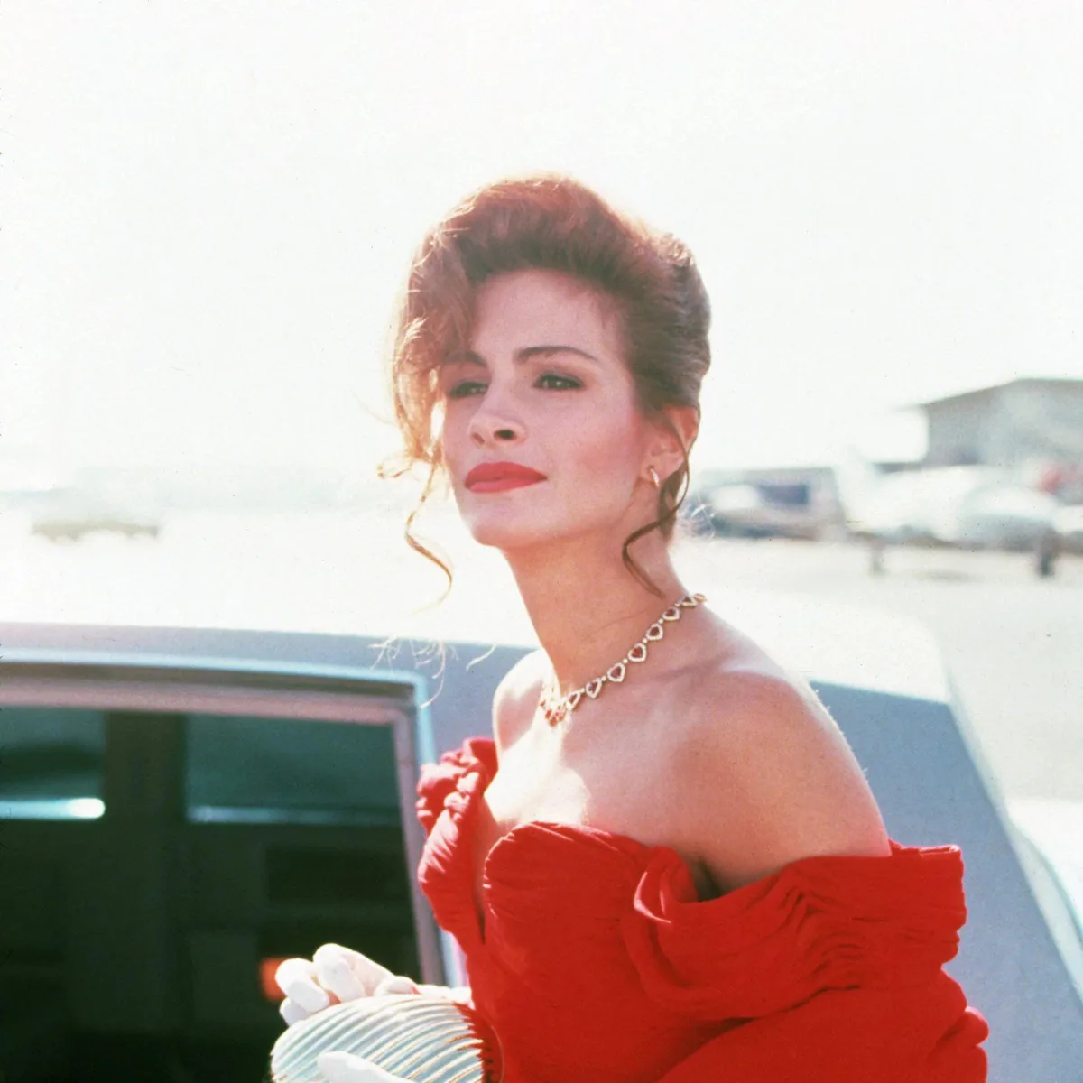 Julia Roberts' 'Pretty Woman' Dress Got a Subversive Vetements Makeover Julia Roberts' 'Pretty Woman' Dress Got a Subversive Vetements Makeover