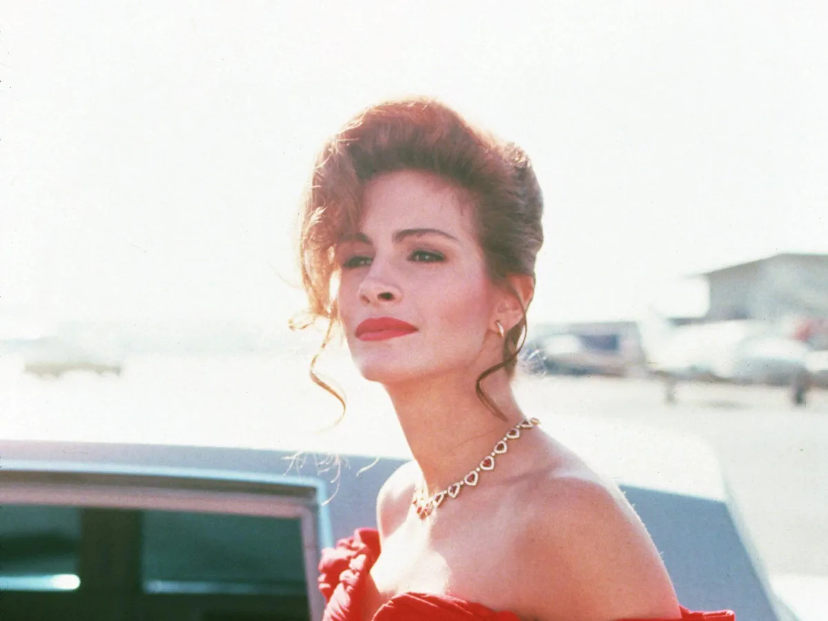 Julia Roberts' 'Pretty Woman' Dress Got a Subversive Vetements Makeover Julia Roberts' 'Pretty Woman' Dress Got a Subversive Vetements Makeover