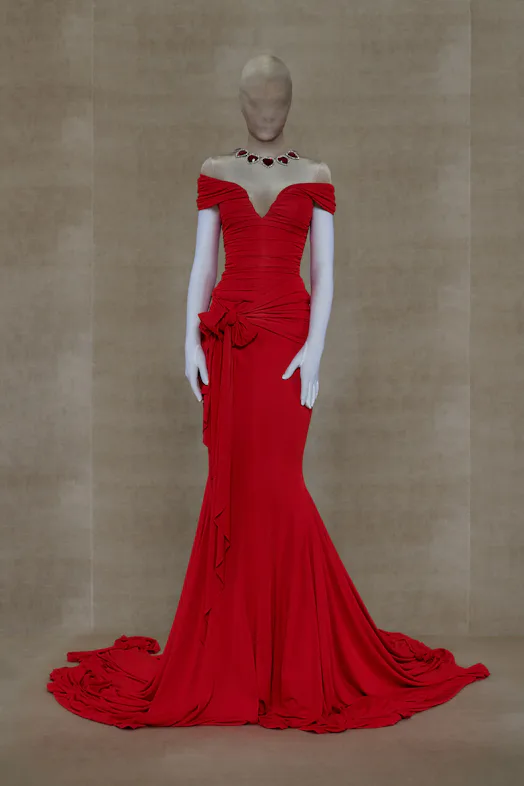 Julia Roberts' 'Pretty Woman' Dress Got a Subversive Vetements Makeover Julia Roberts' 'Pretty Woman' Dress Got a Subversive Vetements Makeover