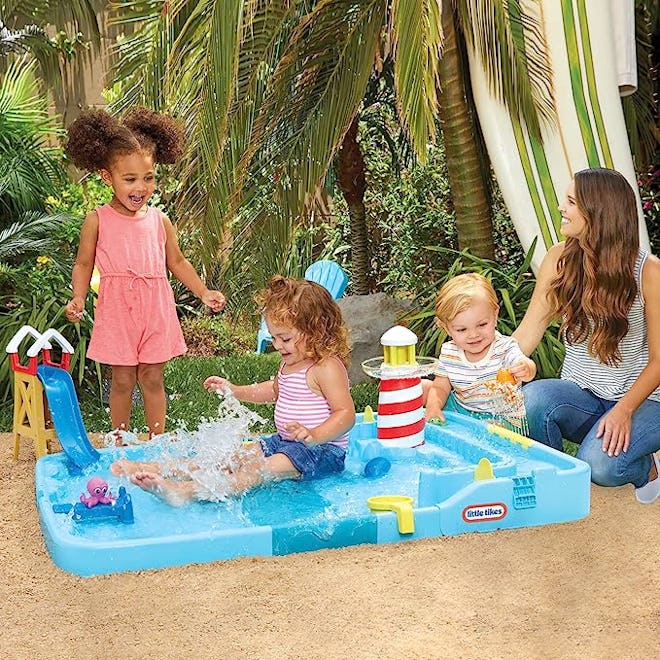 One of the hottest toys of summer 2023, the Little Tikes Splash Beach