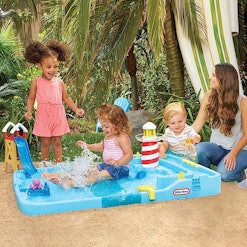 One of the hottest toys of summer 2023, the little tikes splash beach