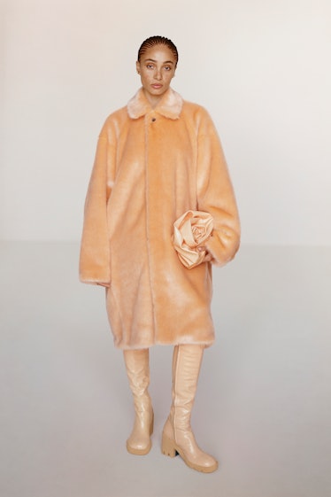 a look from burberry resort spring 2024 collection