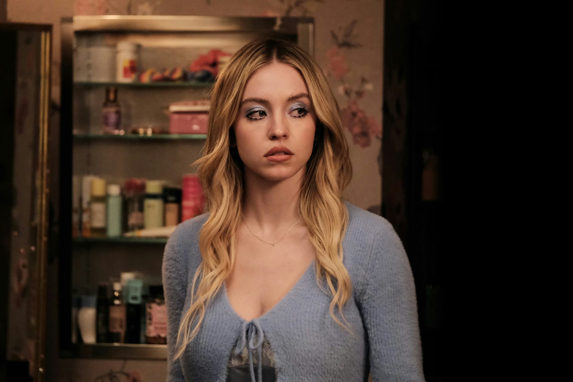 Sydney Sweeney's Dad & Grandpa Walked Out Watching Her In 'Euphoria'(02)