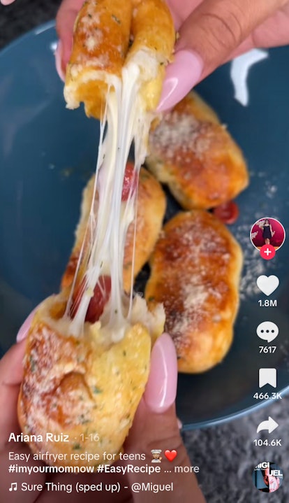 A TikToker shares an easy air fryer recipe that makes pizza bites. 