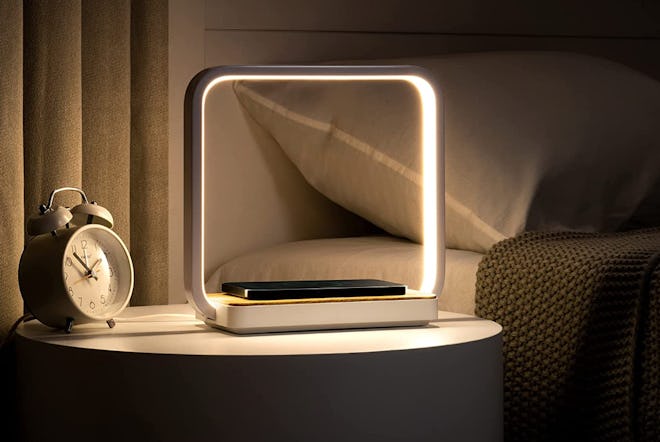 WILIT Bedside Lamp with Qi Wireless Charger
