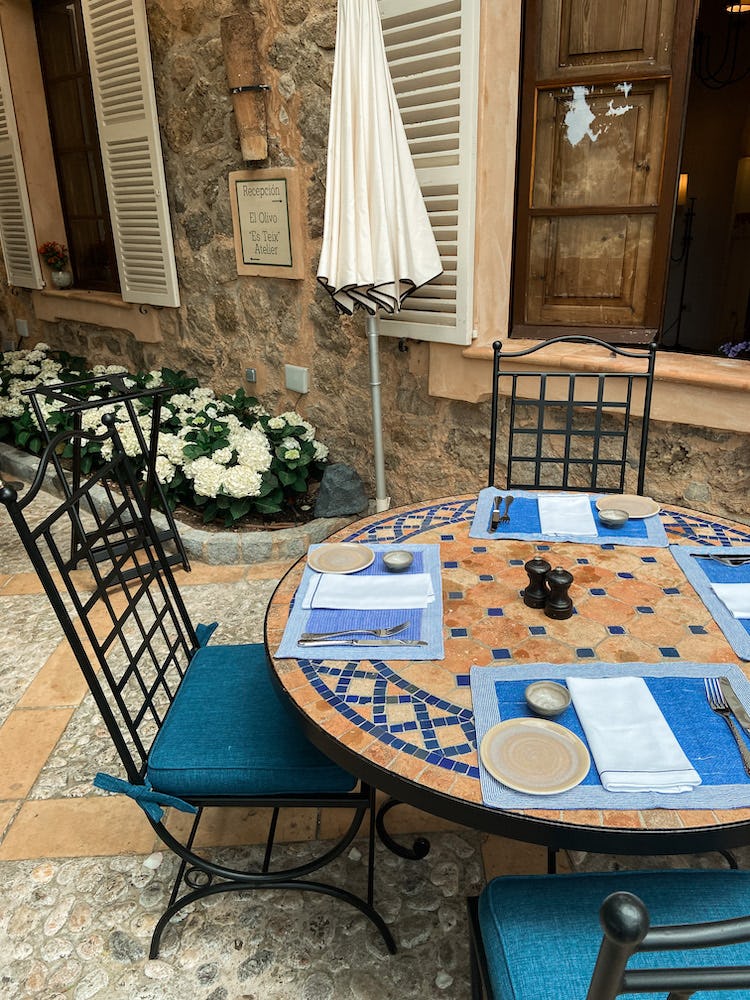 princess diana&rsquo;s table at La Residencia in deia, mallorca