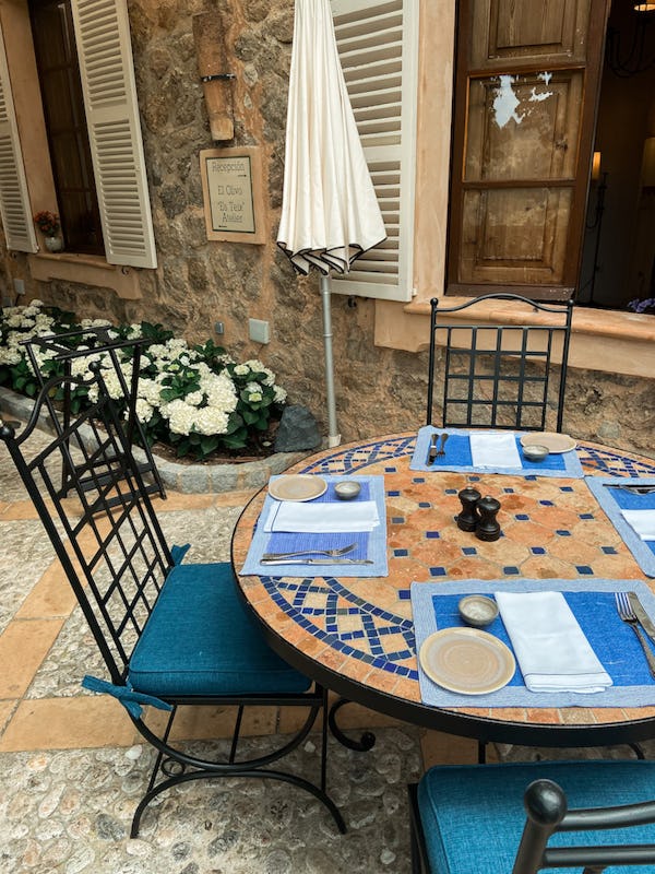 princess diana's table at La Residencia in deia, mallorca