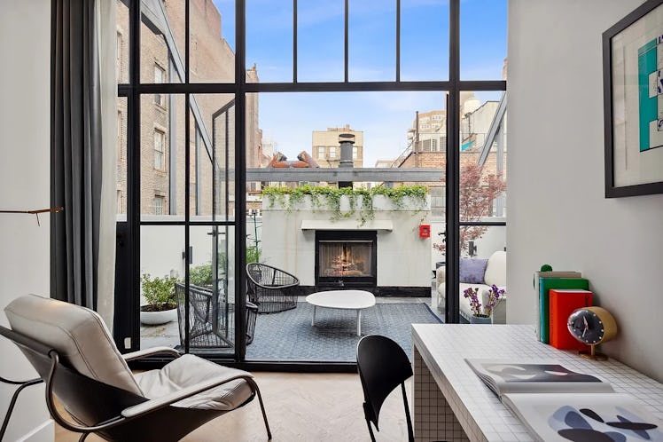 Taylor Swift's Cornelia Street apartment in NYC has a terrace that overlooks the West Village. 