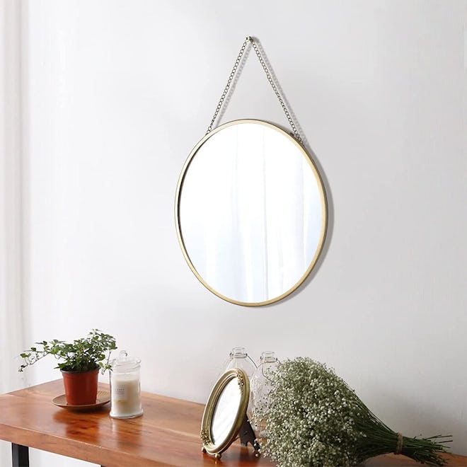 Decoccino Gold Round Mirror with Hanging Chain 