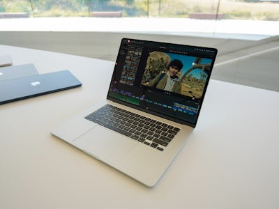 15-inch M2 MacBook Air hands-on by Inverse Deputy Editor Raymond Wong