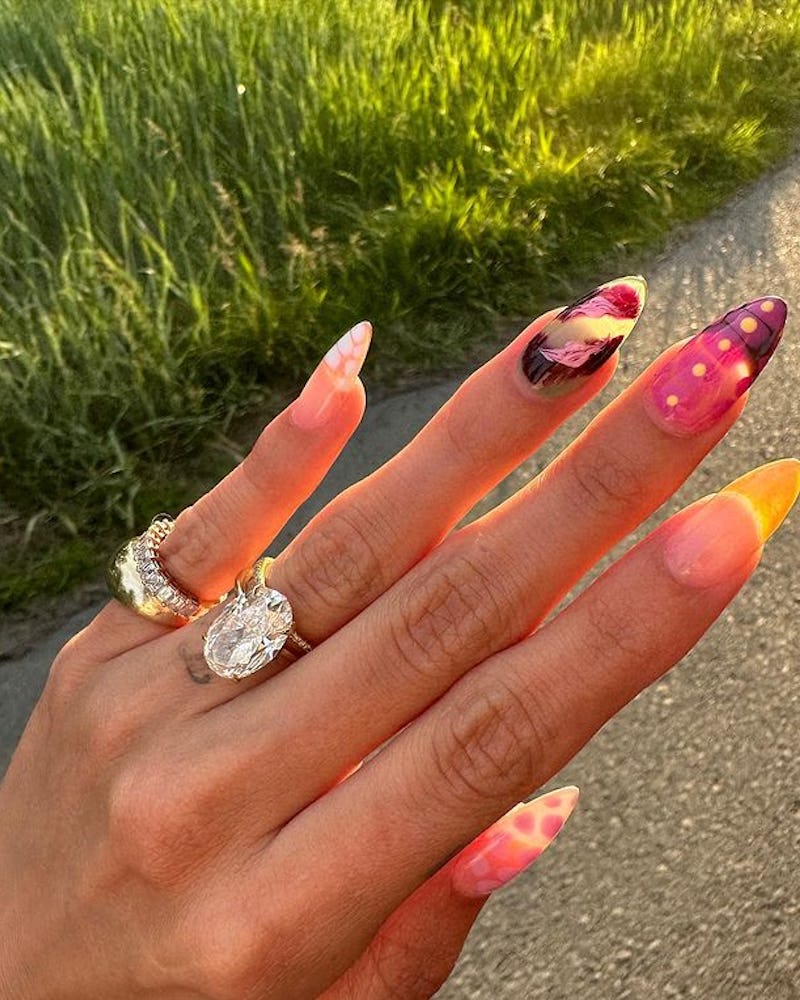 Hailey Bieber watercolor nails summer 2023