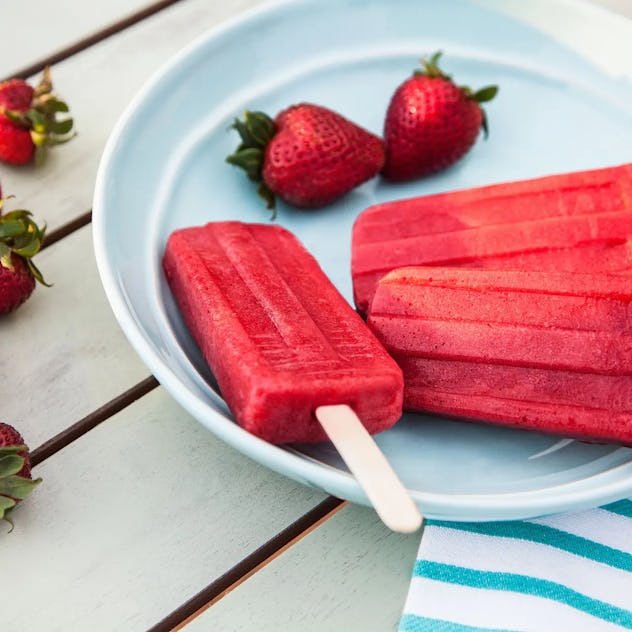 strawberry champagne popsicle