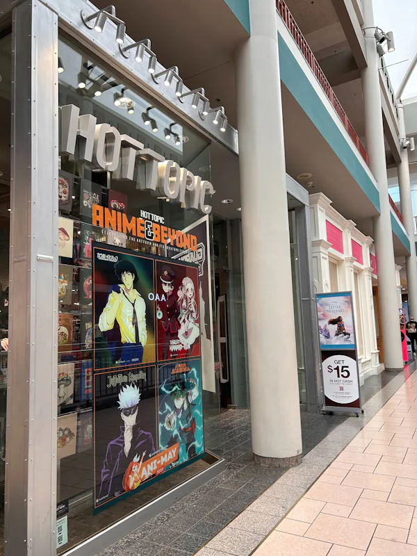 Hot Topic Reddit Yes, Hot Topic Still Exists. Here's What It's Like Now.
